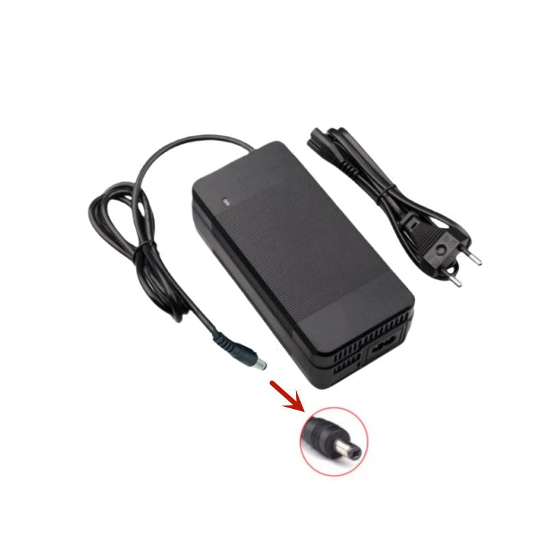 Cargador 54.6V 2A conector DC 5.5X2.1 （con ventilador）